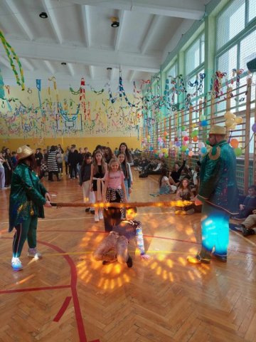 b_1024_768_0_00_images_2023_2024_WYDARZENIA_Choinka_419896272_840363364558280_1868507815124361034_n